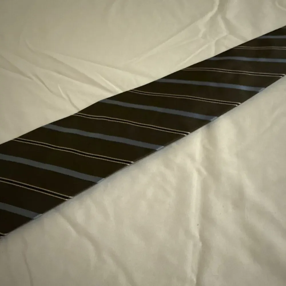 1801 ) BANANA REPUBLIC MEN'S TIE 100% SILK MADE IN ITALY